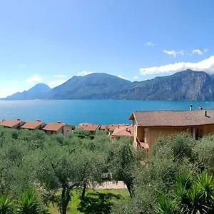 Casa Nina, Lago,montagne, Uliveti Dom wakacyjny